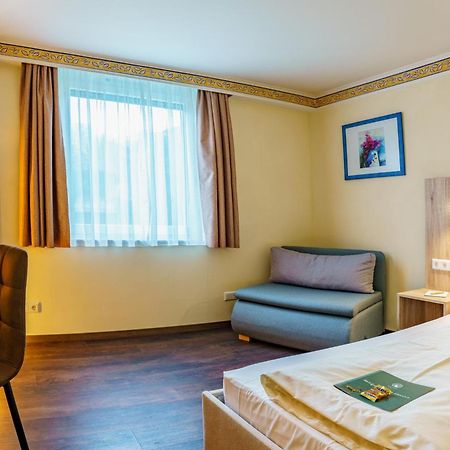 Akzent Hotel Restaurant Hirsch Хайденхайм ан дер Бренц Екстериор снимка
