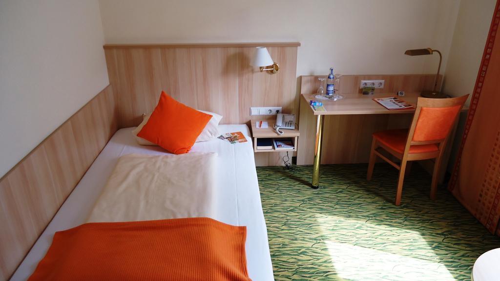 Akzent Hotel Restaurant Hirsch Хайденхайм ан дер Бренц Екстериор снимка